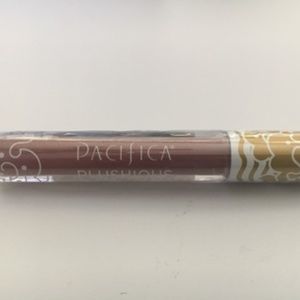 PACIFICA Plushious liquid mineral lipstick